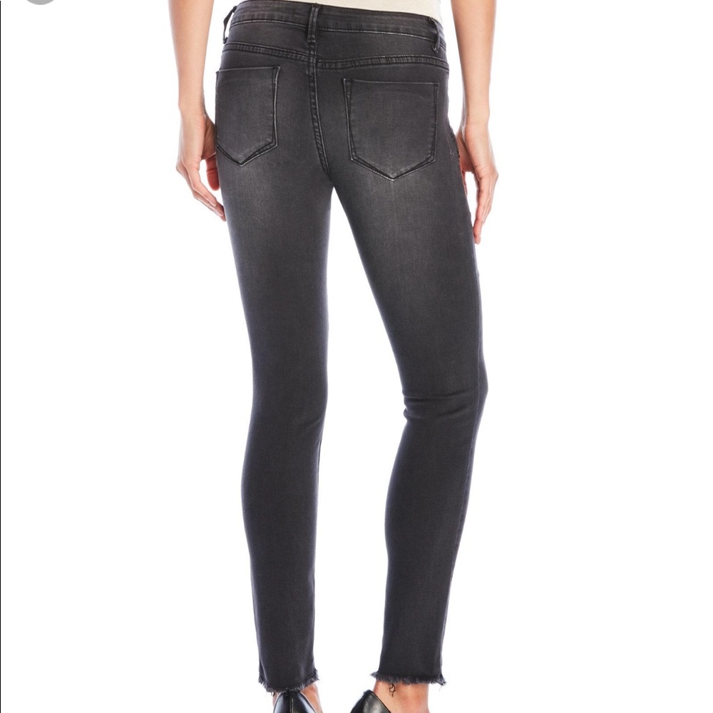Romeo & Juliet Floral Embroidered Jeans - Picture 3 of 6